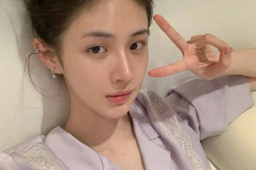 45岁胡杏儿蓝透人鱼裙大秀身材首度回应老公夜店偷食事件格局真大