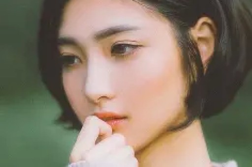 狗仔曝导演许宏宇与演员张雅钦恋情相差13岁酒店过夜次日牵手散步