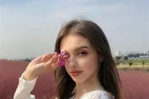 佟丽娅腰间的蝴蝶结大揭秘！网友：这是准备变身“蝴蝶结女王”啊