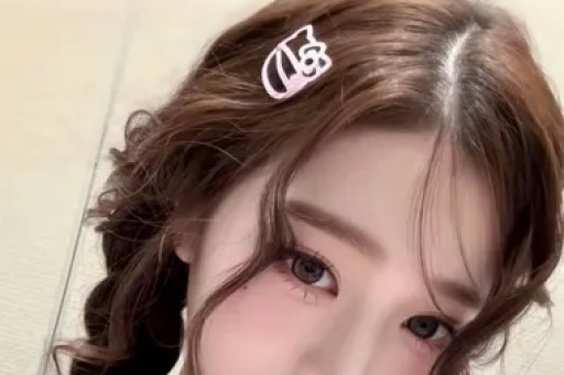 关晓彤深夜去酒吧被拍！同行人曝光评论区彻底炸了
