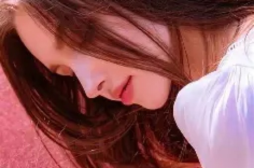 白冰离婚风波：前夫疑似性取向成谜网友关注胡歌绯闻