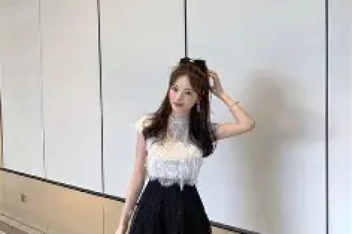 电梯亲吻门事件宋珍珍多张美照曝光深圳数名富豪都爱过她